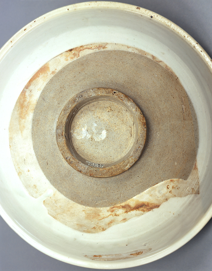 白釉劃花牡丹文鉢 文化遺産オンライン