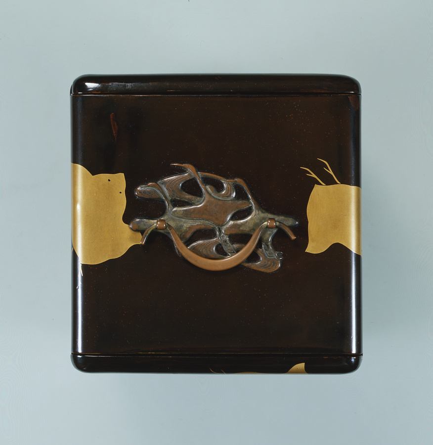 金蒔絵 美術品 金色の岩千鳥と波模様 金蒔絵 美術品 金色の岩千鳥と波