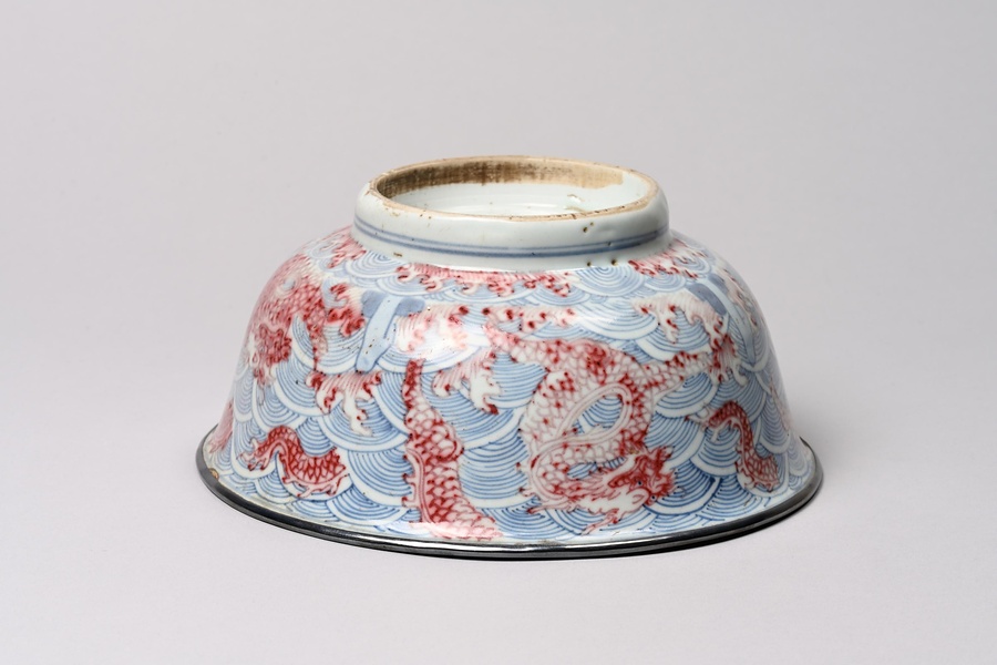 青花釉裏紅龍涛文鉢 文化遺産オンライン