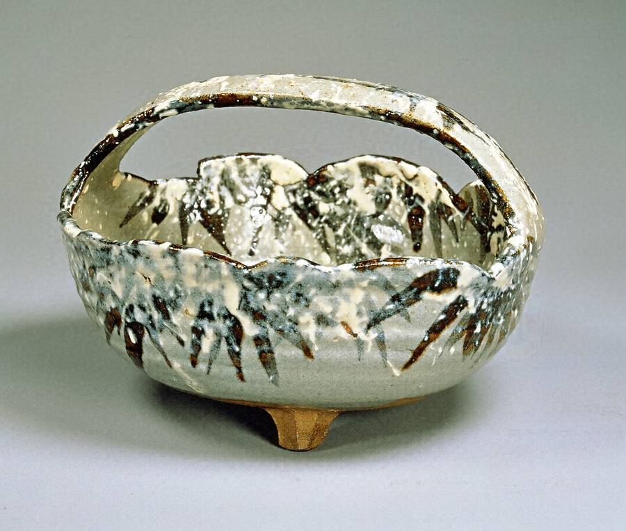 銹絵雪笹文手鉢 仁阿弥道八作 文化遺産オンライン