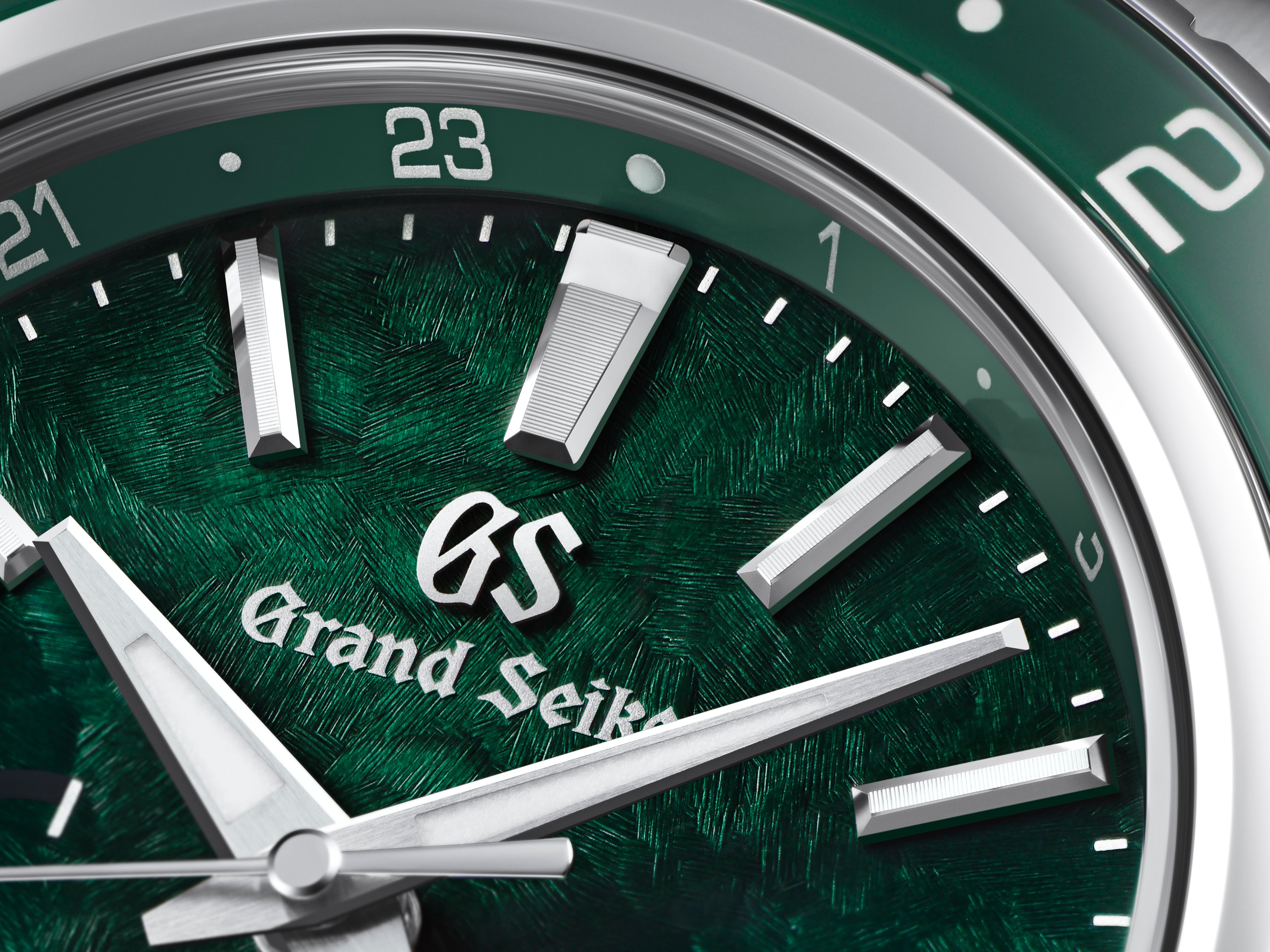 Grand Seiko Releases the New Spring Drive GMT “Mt. Hotaka Peaks” SBGE2