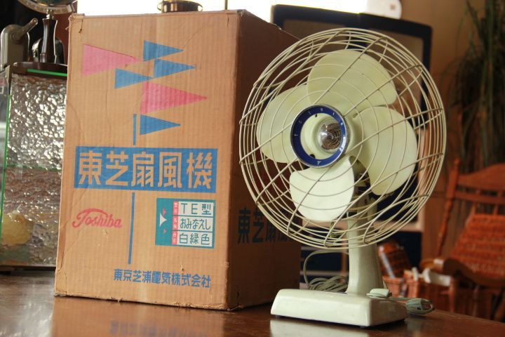 TOSHIBA,東芝 TE型 ”おみえなし” 白緑色 ビンテージ扇風機 レトロ