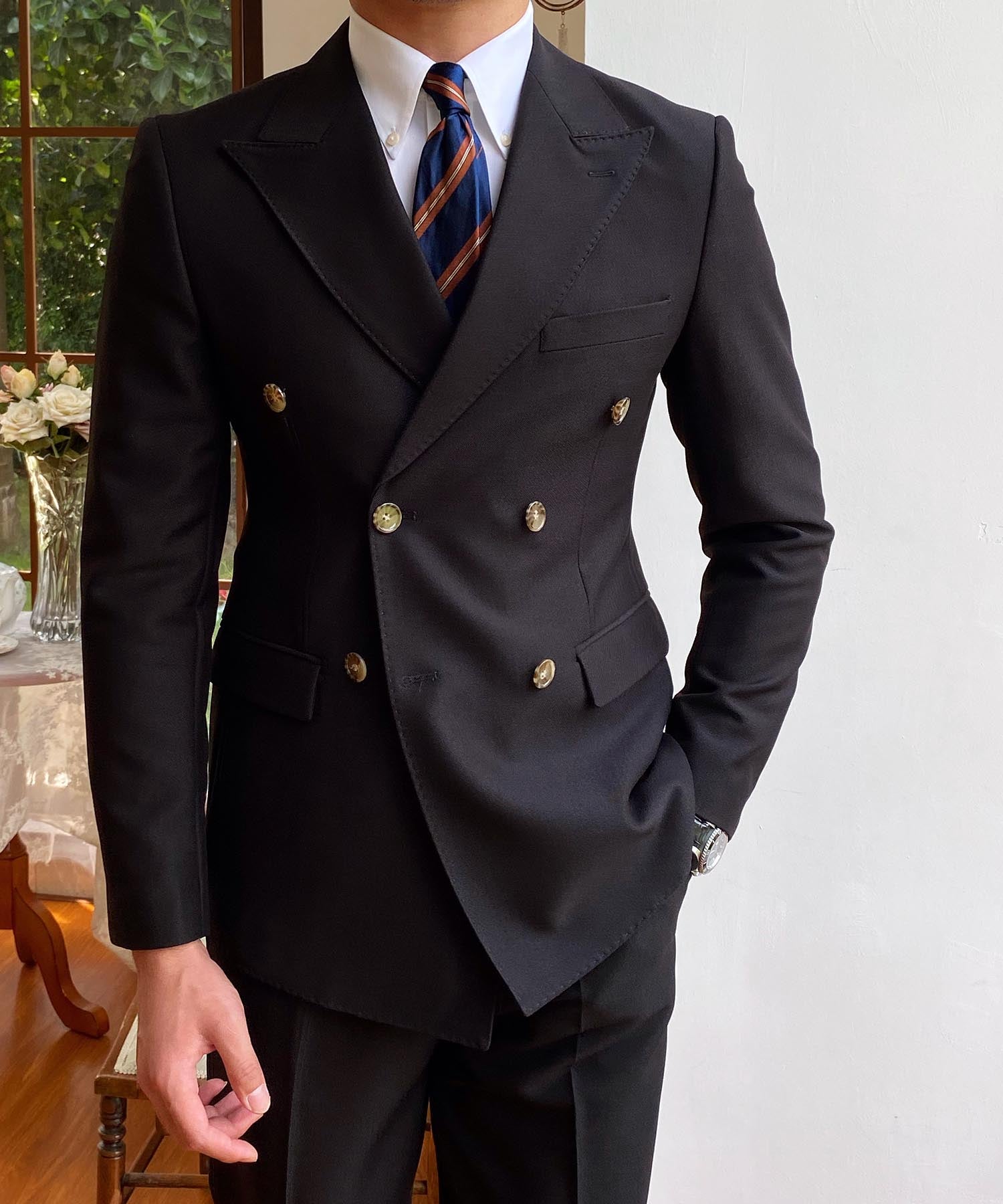 ドラマ着用】スリムフィット ダブルブレスト ワイドカラー ピークド