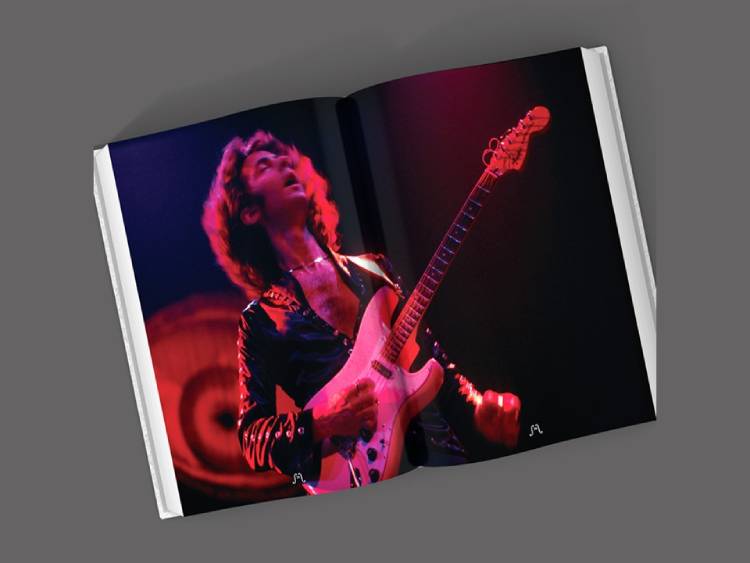 初回販売分が10分で完売したリッチー・ブラックモア公式写真集（by