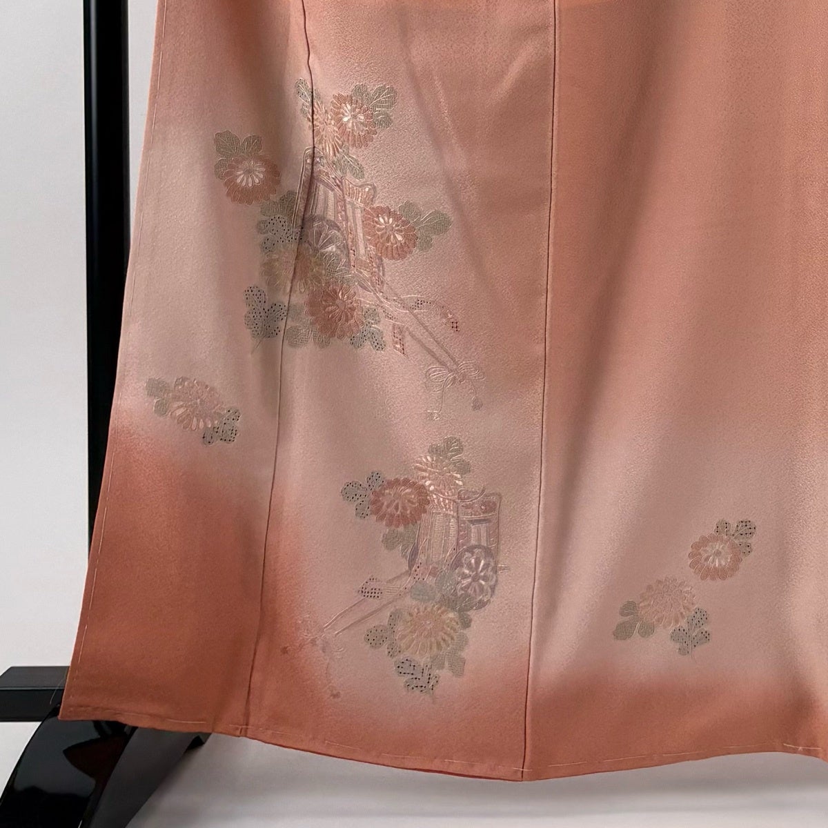 美品】 付下げ 身丈163.5cm 裄丈65cm M 袷 御所車 草花 刺繍 ぼかし