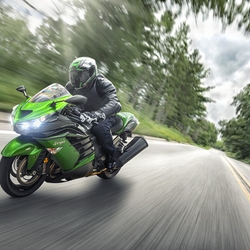 1756104076352_KAWASAKI-NINJA-