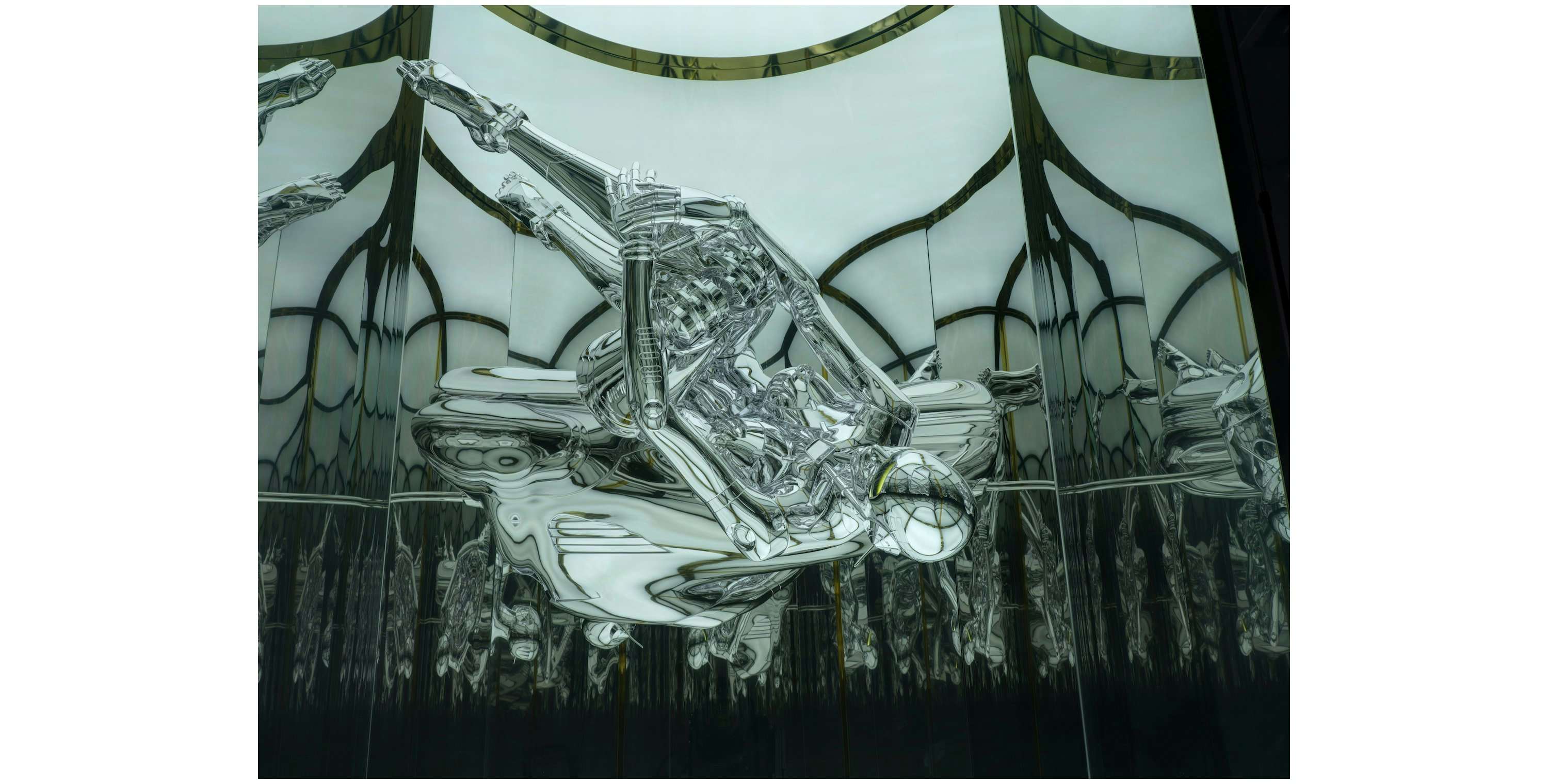 空山基「Space Traveler」（NANZUKA UNDERGROUND）｜美術手帖