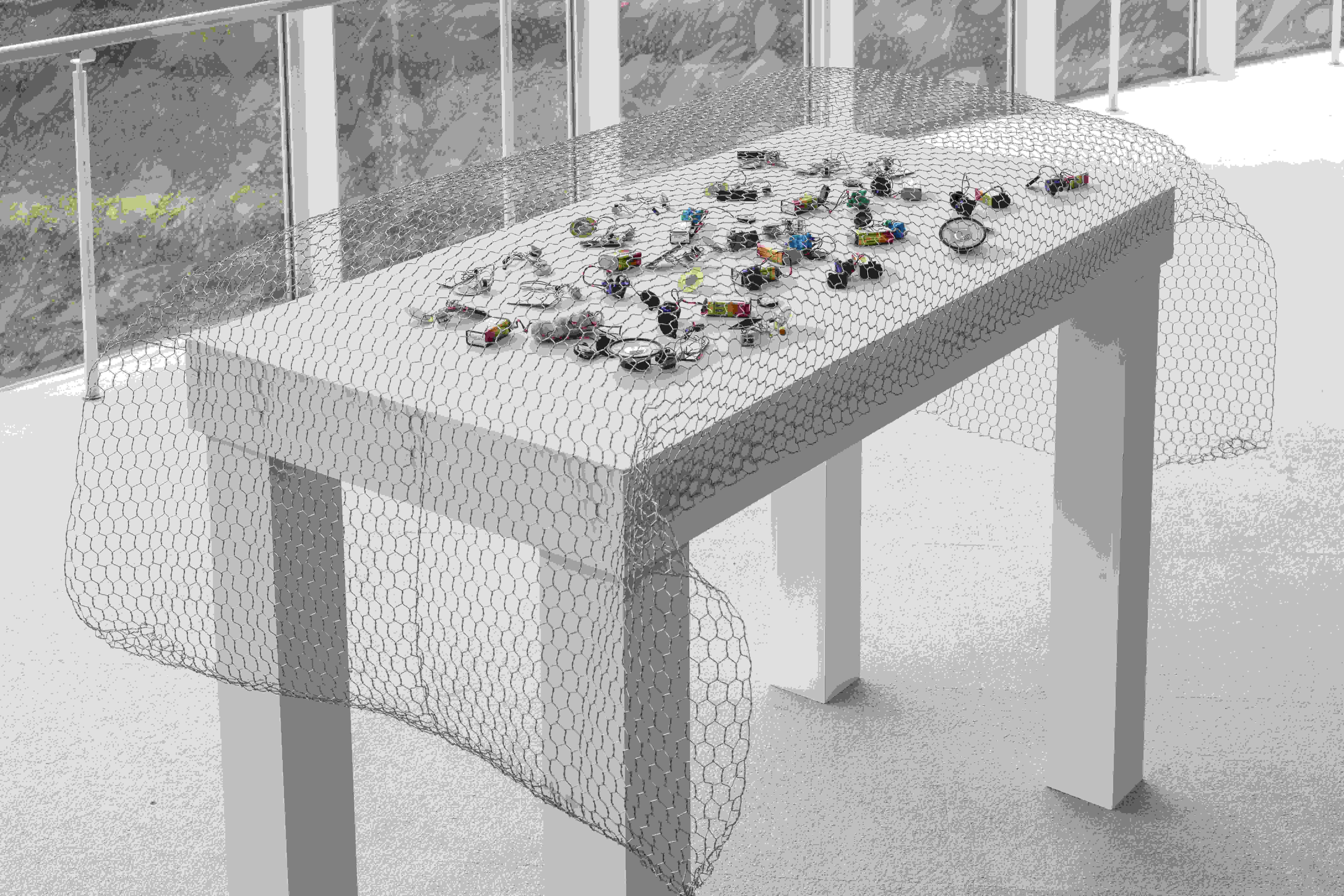 音を用いた表現の第一人者。小杉武久の50年以上にわたる活動を紐解く