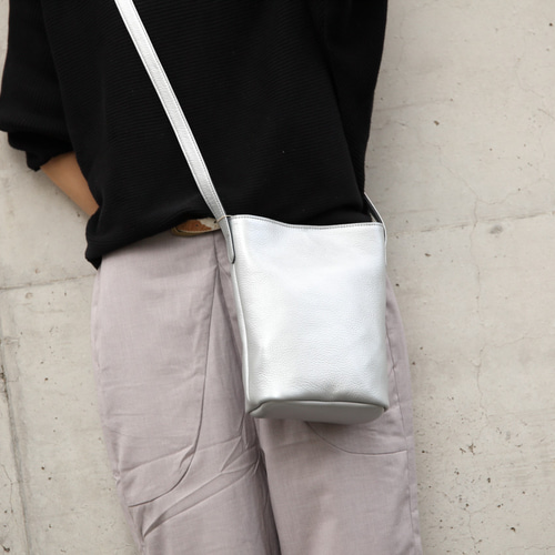 バケツ型 ショルダーバッグ 本革 シュリンクレザー レディース