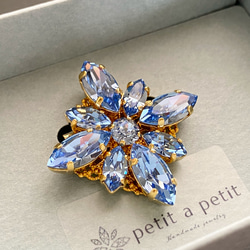 スワロフスキー®︎ ブローチ(L) clématite Ltサファイア ギフト