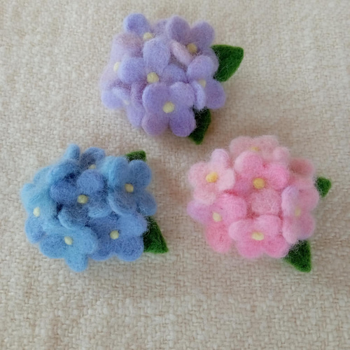 羊毛フェルトの紫あじさいブローチ ブローチ Mt.maru 通販 13562180