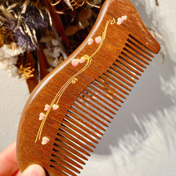 名入れ 刻印 高級檀木 木製櫛 ハート花【桃太郎】お守り 静電気防止