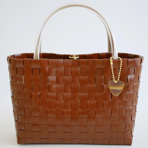 新登場／ショルダーストラップ&ファータッセル付2WAYプラカゴバッグ