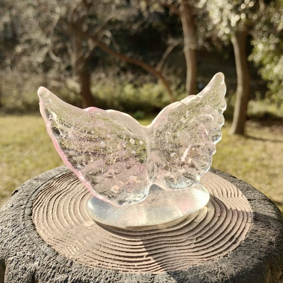 ガラスの翼のオブジェ 桜色 淡いピンクカラー ガラス製 置き物 ガラス