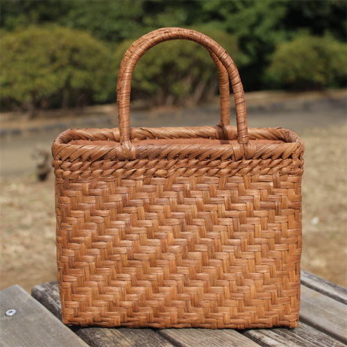 98208山葡萄 蔓 バック かご 籠 網代編み 職人の手作り 着服 山葡萄