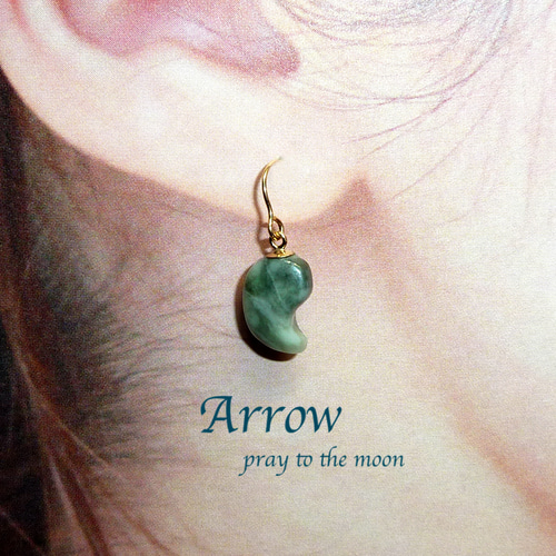 日本の国石＊糸魚川翡翠勾玉ピアス／濃緑色☆14KGF ピアス（フック