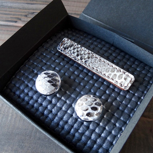 送料無料 レザーカフスボタン ネクタイピン セット リアルスネーク