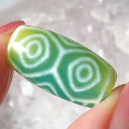 極上✨緑玉髄✨龍眼天珠 天然石 F* 通販 16303111｜Creema(クリーマ