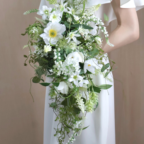 再販】ナチュラルクラッチのキャスケードブーケ ブートニア付き