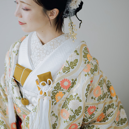 新作】花嫁和装 白金系 立枠花柄 色打掛 はこせこ 懐剣 3点セット