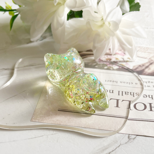 小花ねこ クリアグリーン 天然石 レジン 置物 オブジェ キーホルダー