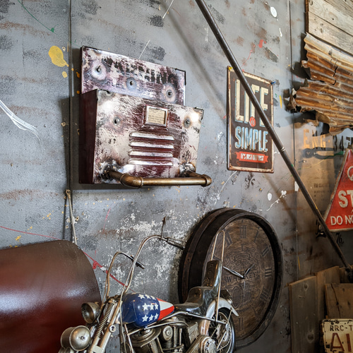 無骨さ半端ない！ペーパーホルダー マガジンラック（2WAY