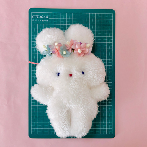 うさぎ♡ぬいぐるみ】花飾り♡フワフワうさちゃん♡ブルーアイ♪白色