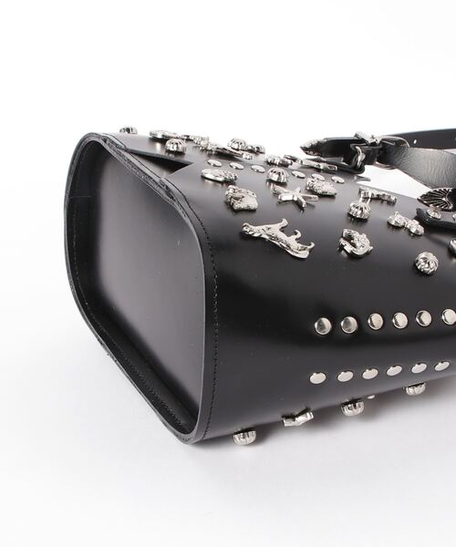 TOGA PULLA（トーガ プルラ）の「TOGA PULLA Leather tote bag studs