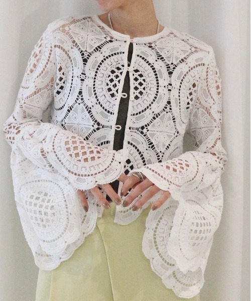 Ameri（アメリ）の「MEDI INDIAN 2WAY BIG LACE TOPS（Tシャツ