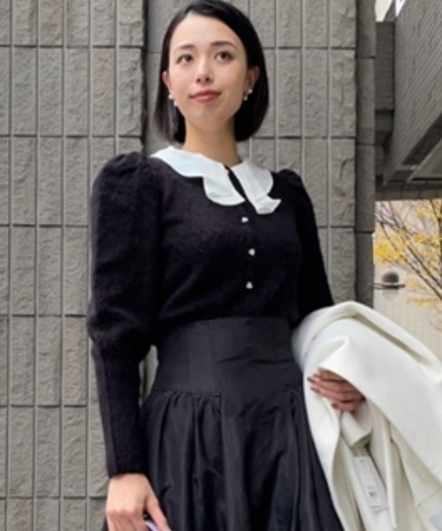 CELFORD（セルフォード）の「フリルカラー付きビジューカーデ（ニット