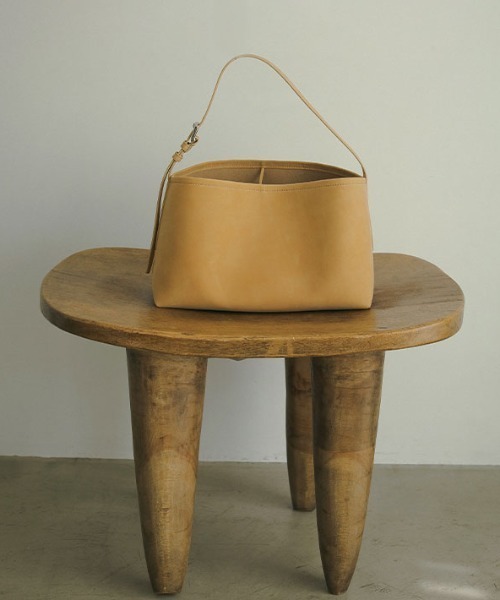 ETRE TOKYO（エトレトウキョウ）の「ナローショルダーランドスケープ