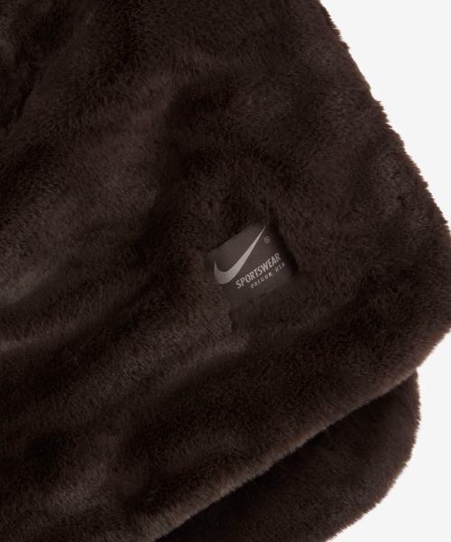 NIKE（ナイキ）の「NIKE WMNS NSW FAUX FUR BLANKET KRMG DO3793-220