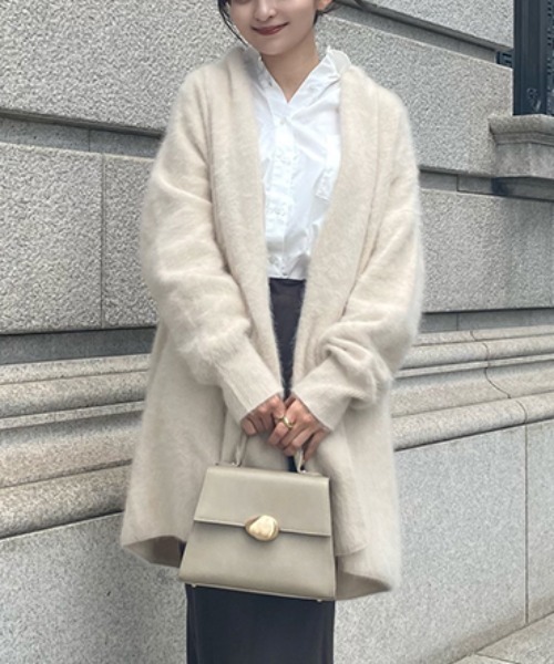 anuans（アニュアンス）の「ラクーンショールカラーカーディガン