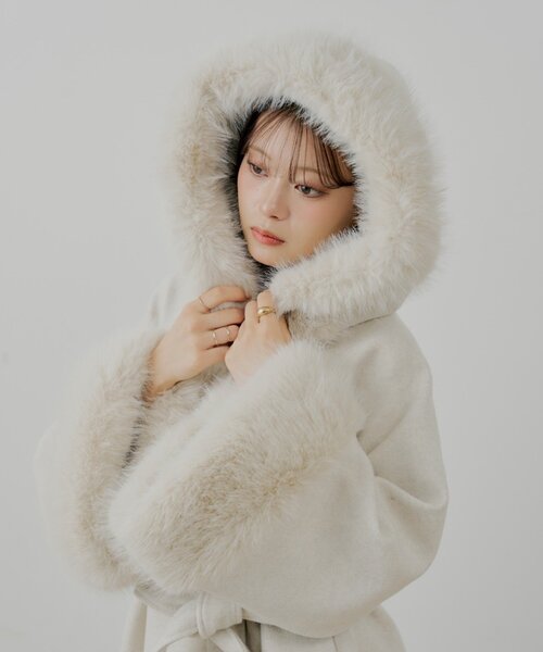 Chico（チコ）の「【4色展開】ファー襟ケープコート（ポンチョ）」 - WEAR