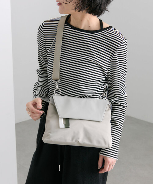 セール】《撥水/軽量》樹脂チャームフラップショルダーバッグ