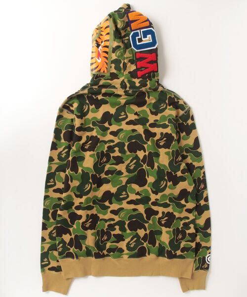 A BATHING APE（アベイシングエイプ）の「ABC CAMO SHARK HALF ZIP