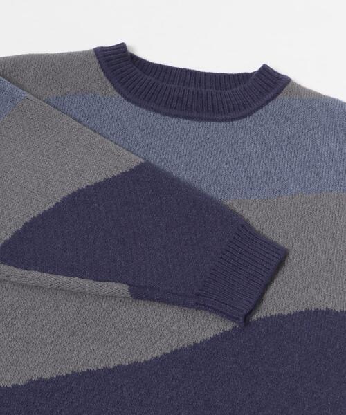 ITEMS URBANRESEARCH（アイテムズ アーバンリサーチ）の「総柄クルー