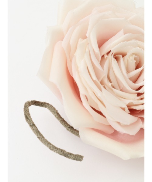 PINK HOUSE（ピンクハウス）の「ホワイトローズコサージュ（ブローチ