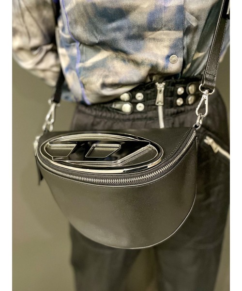 DIESEL（ディーゼル）の「レディース カウレザー ショルダーバッグ M