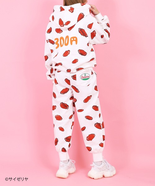 PUNYUS（プニュズ）の「サイゼリヤメニュー総柄スウェットパンツ