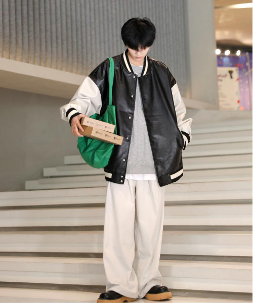 neos（ネオス）の「【neos -addictive design-】ビッグシルエット PU