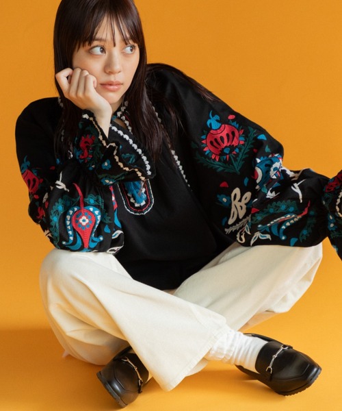 AMERICAN RAG CIE（アメリカンラグシー）の「LEIN 花柄刺繍ブラウス