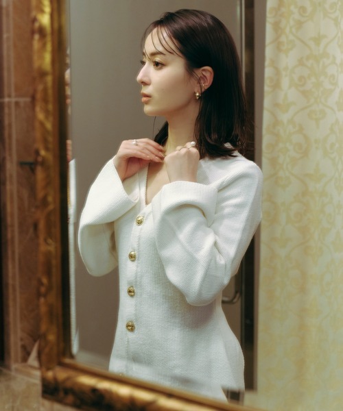 anuans（アニュアンス）の「ウエストシェイプペプラムニットジャケット