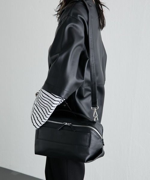 ear PAPILLONNER（イアパピヨネ）の「【牛革】レザーボックス