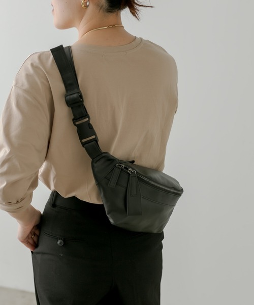 ear PAPILLONNER（イアパピヨネ）の「《牛革》ボディバッグ/ウエスト