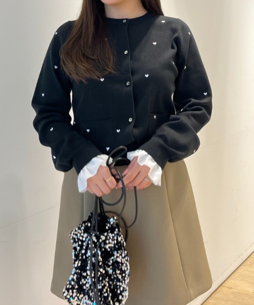 Apuweiser-riche（アプワイザーリッシェ）の「ハート刺繍カーデプル