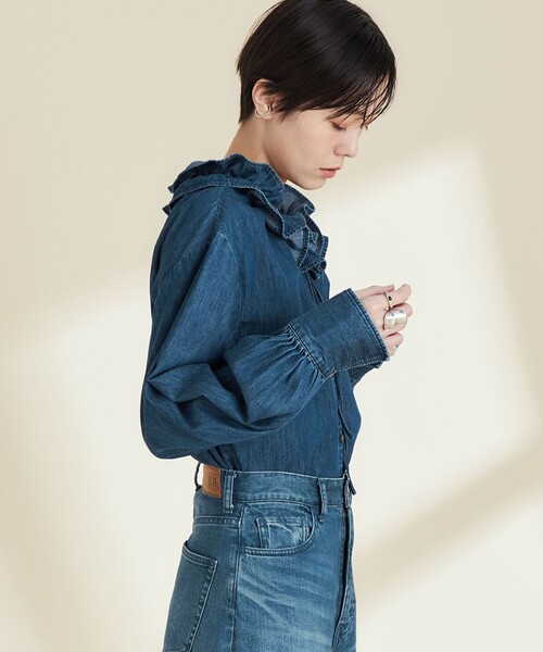 Rie Miller（リエミラー）の「フリルギャザーデニムブラウス（シャツ