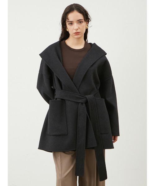 Mila Owen（ミラオーウェン）の「共布ベルト付ハーフ丈フードリバー