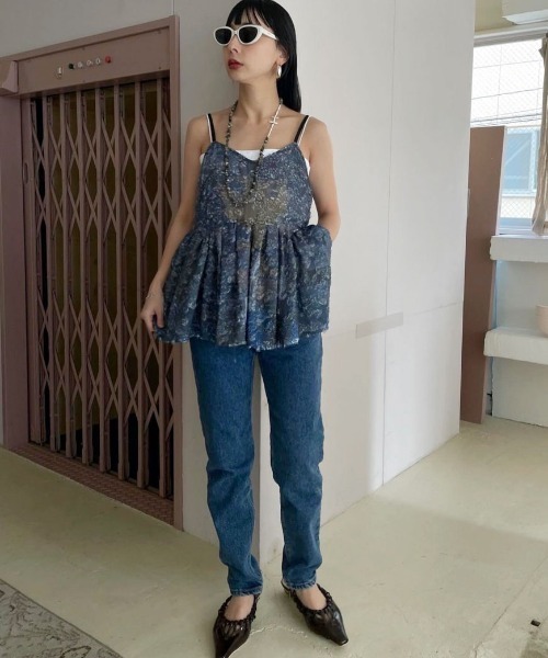 Ameri（アメリ）の「MEDI RACHEL FLUFFY ART CAMISOLE（キャミソール