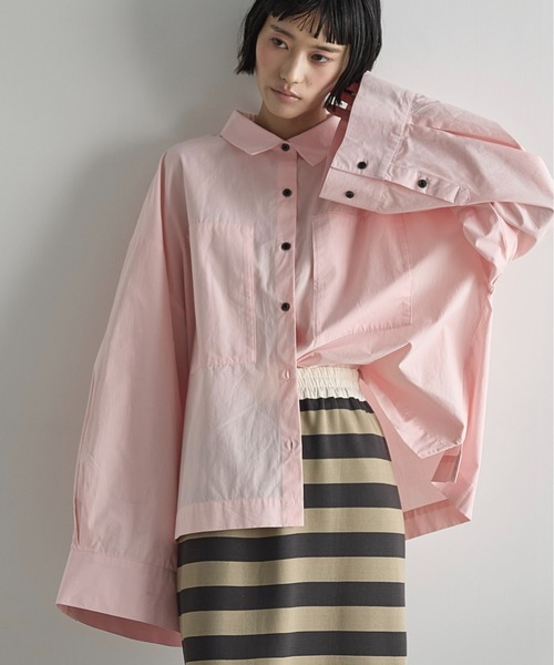 THE YOn（ザヨン）の「スーパーワイドスリーブボクシーシャツ（シャツ